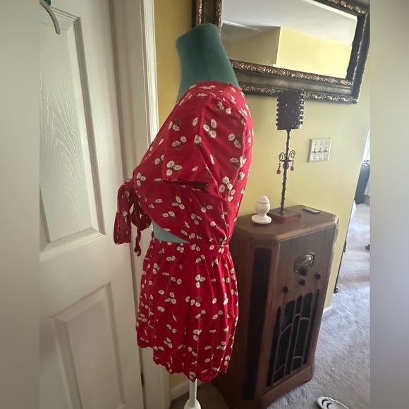 Red floral tie front romper - Picture 7 of 8